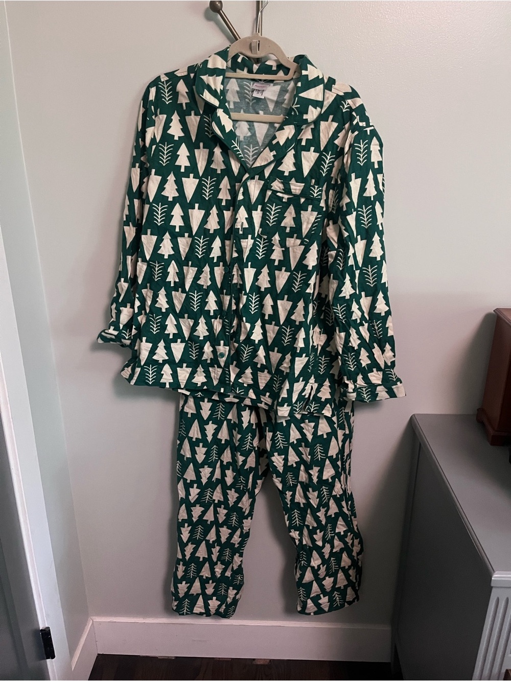 Hanna Andersson men’s Green and White Tree-Print Christmas Pajama Set